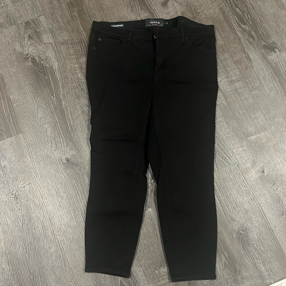 Torrid sky high skinny crop jeans, 18